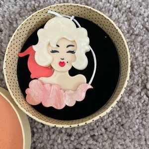 Erstwilder Hollywood Brooch